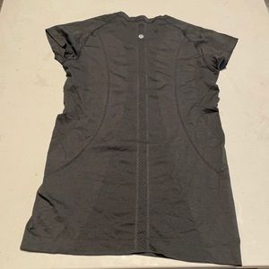 Lululemon Black Swiftly Tech Short Sleeve Crew (Size 6)